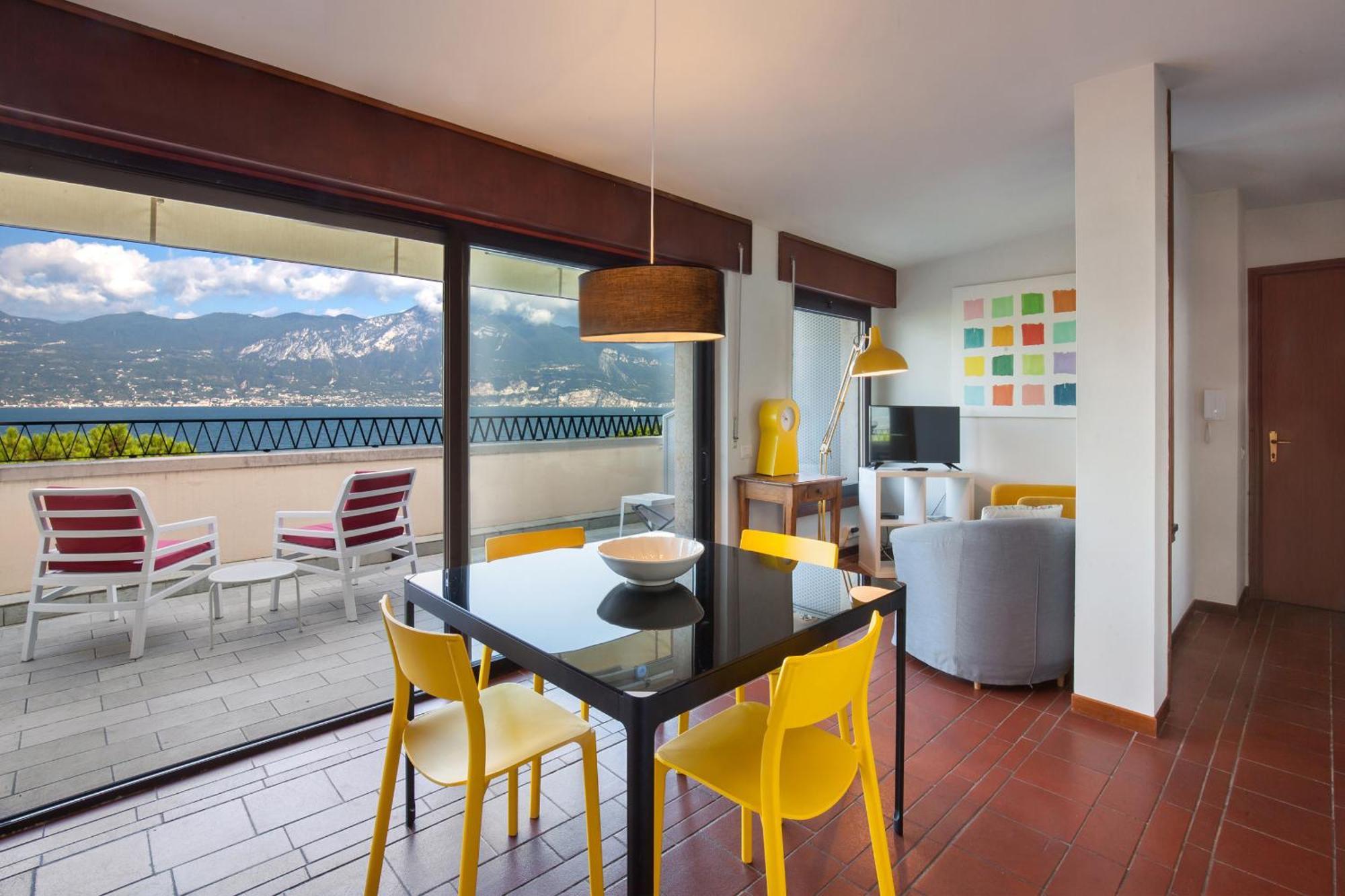 Watercolor Loft Apartment Torri Del Benaco Bagian luar foto